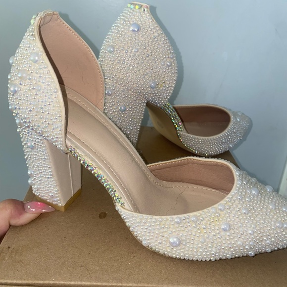 Elegant Pearl-Embellished Cream Heels - Picture 3 of 6